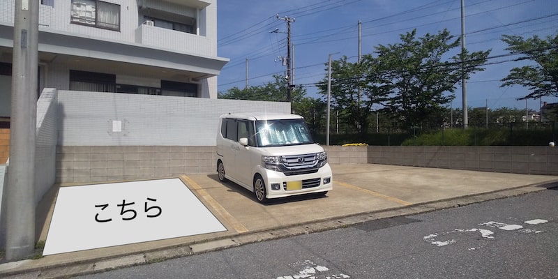 クリニック前（1台分）の駐車場です。向かって左側をお使いください。